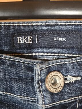Buckle BKE Men's Derek Jeans 36x32 Blue Straight Relaxed Stretch Embroidered
